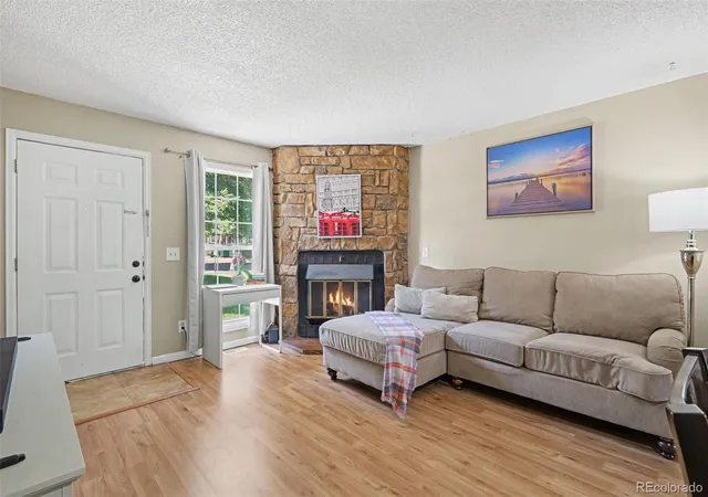 Listing Photo 4 - Condo for sale in building located at 14324 E Hawaii Cir, Aurora, CO 80012 - Unit #E