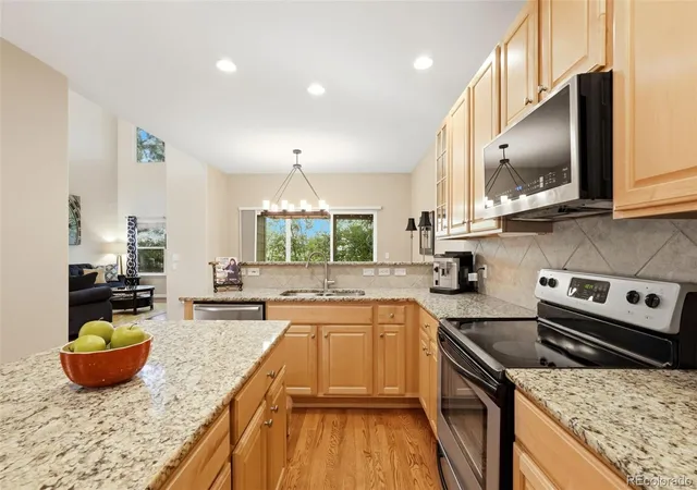 Photo 3 of Single family home for sale at 7147 S Versailles St, Aurora, CO 80016 | MLS# 4383891 | Listing updated on 2026-09-23
