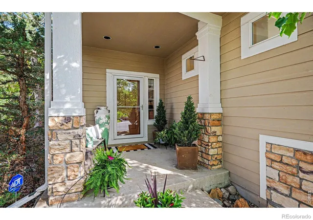 Photo 2 of Single family home for sale at 9690 S Dover Wy, Littleton, CO 80127 | MLS# IR1067189 | Listing updated on 2026-10-23
