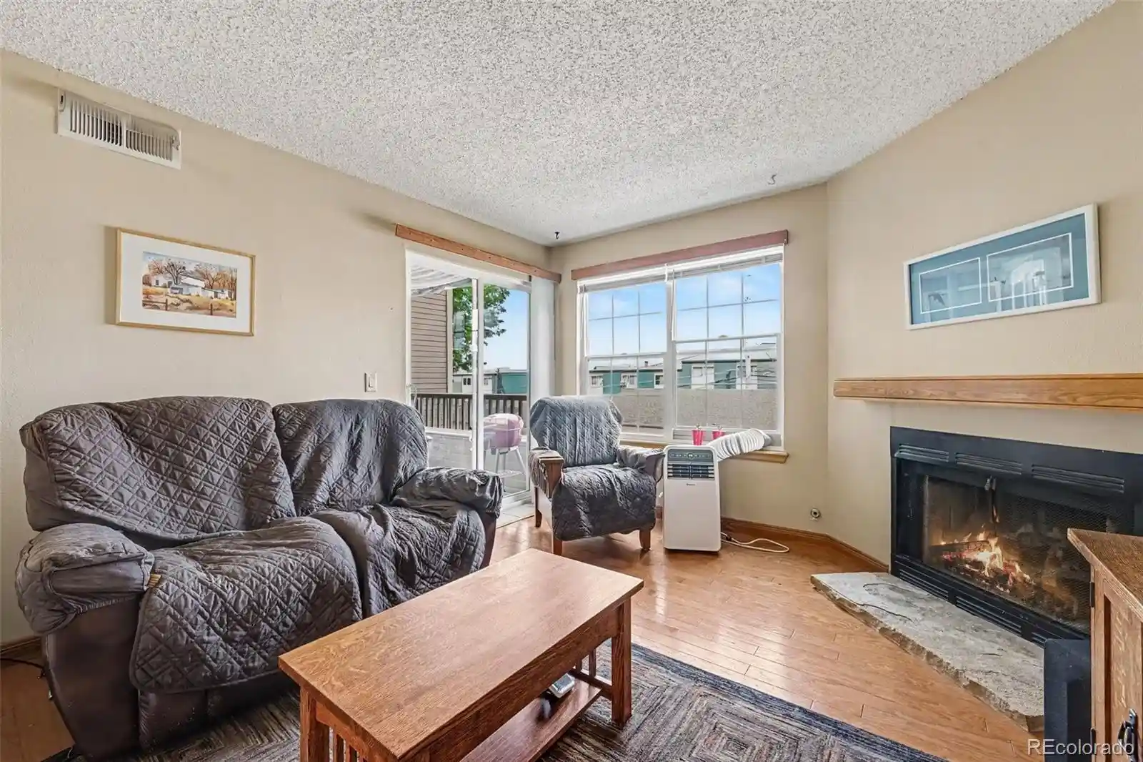 Listing Photo 2 - Condo for sale in 5706 W Asbury Pl located at 5706 W Asbury Pl, Lakewood, CO 80227 - Unit #202