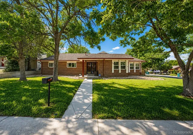 1st image of 205 S Tucson Cir, Aurora, CO 80012 | MLS# 2539068