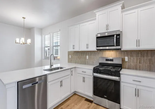 3rd image of 677 N Ukraine St, Aurora, CO 80018 | MLS# 4586852