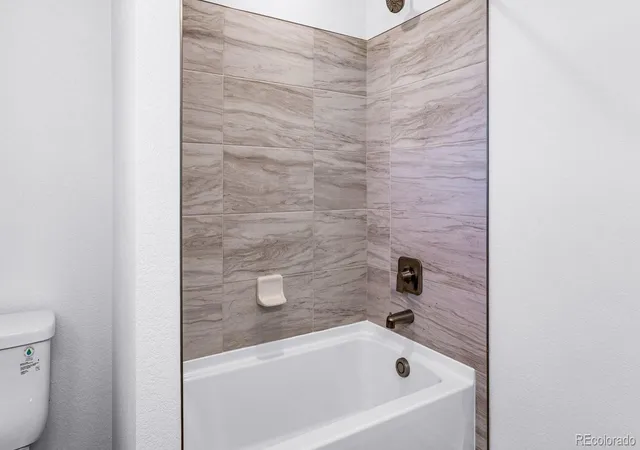 31st image of 677 N Ukraine St, Aurora, CO 80018 | MLS# 4586852