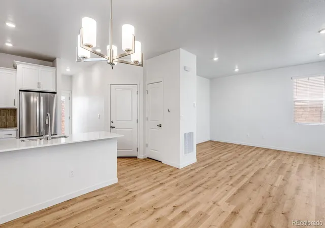 4th image of 677 N Ukraine St, Aurora, CO 80018 | MLS# 4586852