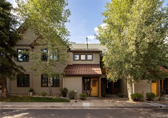 Listing Photo 2 - Condo for sale in building located at 31276 Stone Cyn Rd, Evergreen, CO 80439 - Unit #76-205