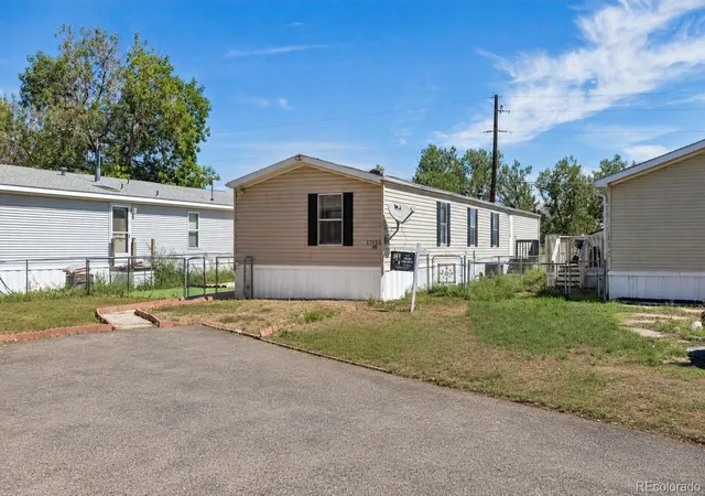 19th image of 17553 E 17th Pl, Aurora, CO 80011 | MLS# 2164015