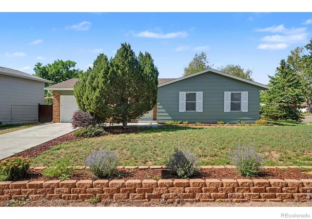 Photo 1 of Single family home for sale at 3233 S Holland Wy, Lakewood, CO 80227 | MLS# IR1067211 | Listing updated on 2026-08-31