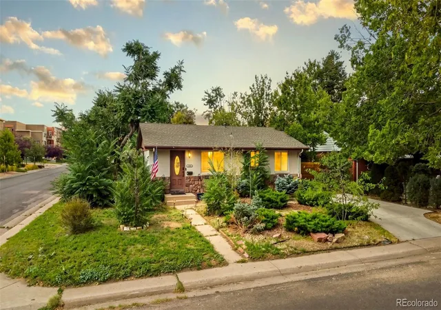 Photo 1 of Single family home for sale at 902 S Ironton St, Aurora, CO 80012 | MLS# 7543377 | Listing updated on 2026-10-29