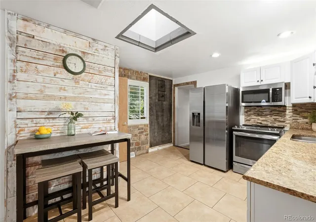 Photo 4 of Single family home for sale at 902 S Ironton St, Aurora, CO 80012 | MLS# 7543377 | Listing updated on 2026-10-21