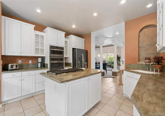 Photo 3 of Single family home for sale at 6 Eagle Nest Ln, Lyons, CO 80540 | MLS# 5247332 | Listing updated on 2026-09-22