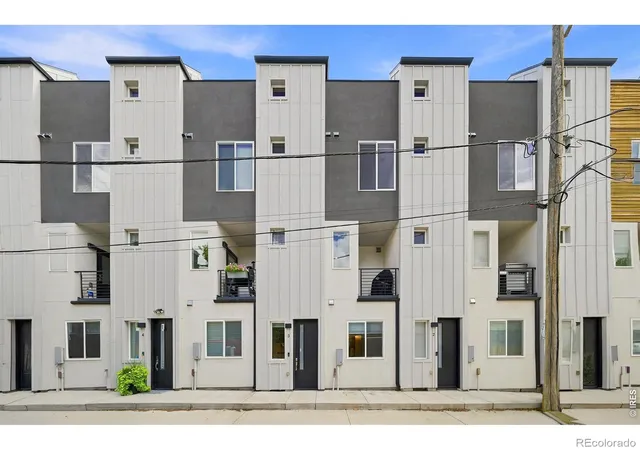 Photo 3 of Townhouse for sale at 3245 W 17th Ave #3, Denver, CO 80204 | MLS# IR1067243 | Listing updated on 2026-10-10