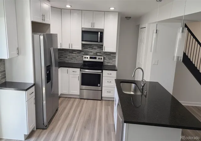 Photo 4 of Townhouse for sale at 3725 S Granby Way, Aurora, CO 80014 | MLS# 5926316 | Listing updated on 2026-09-04