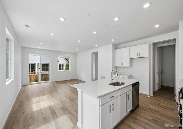 Photo 3 of Single family home for sale at 6573 N Malta St, Aurora, CO 80019 | MLS# 9202040 | Listing updated on 2026-10-26