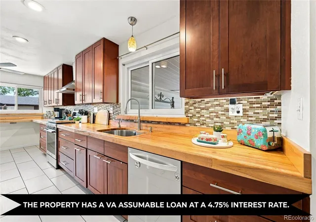 Photo 1 of Single family home for sale at 260 Pierce St, Lakewood, CO 80226 | MLS# 5218148 | Listing updated on 2026-10-28