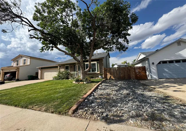 2nd image of 19727 E Oxford Dr, Aurora, CO 80013 | MLS# 2383075