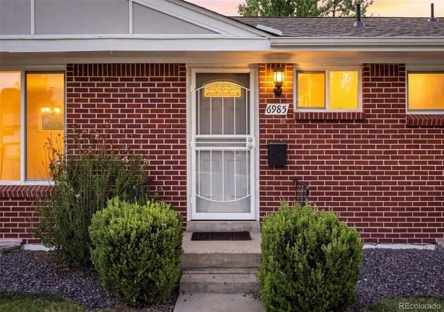 Photo 2 of Single family home for sale at 6985 S Ash Cir, Littleton, CO 80122 | MLS# 7496699 | Listing updated on 2026-08-28