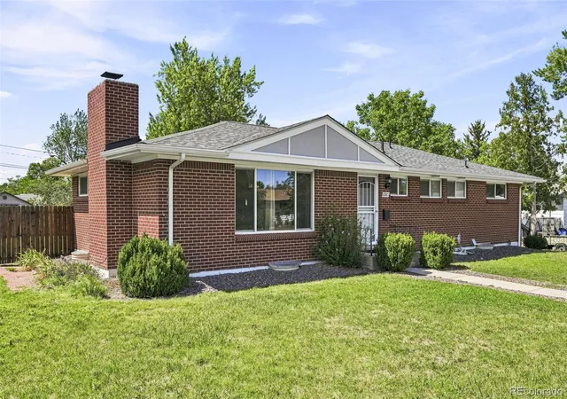 Photo 4 of Single family home for sale at 6985 S Ash Cir, Littleton, CO 80122 | MLS# 7496699 | Listing updated on 2026-08-28