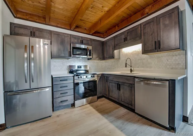 Listing Photo 3 - Condo for sale in building located at 4400 Lodge Pole Cir, Silverthorne, CO 80498 - Unit #H204