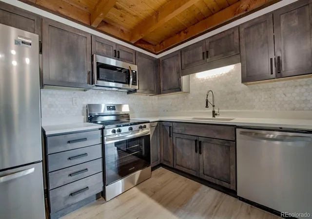 Listing Photo 4 - Condo for sale in building located at 4400 Lodge Pole Cir, Silverthorne, CO 80498 - Unit #H204