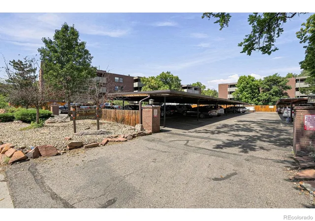 Listing Photo 2 - Condo for sale in building located at 2227 Cyn Blvd, Boulder, CO 80302 - Unit #411