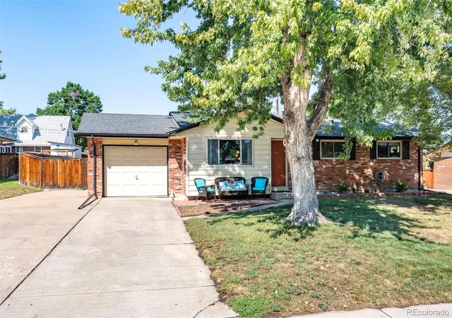 Photo 1 of Single family home for sale at 1605 S Cape St, Lakewood, CO 80232 | MLS# 2392435 | Listing updated on 2026-10-07