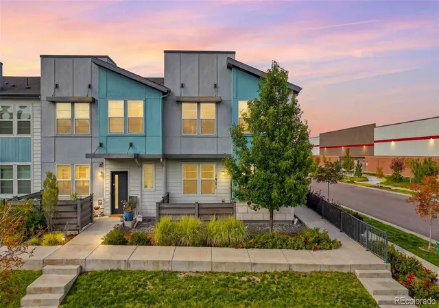 Townhouse for sale at 16291 Bolling Dr, Denver, CO 80239 | MLS# 3322447