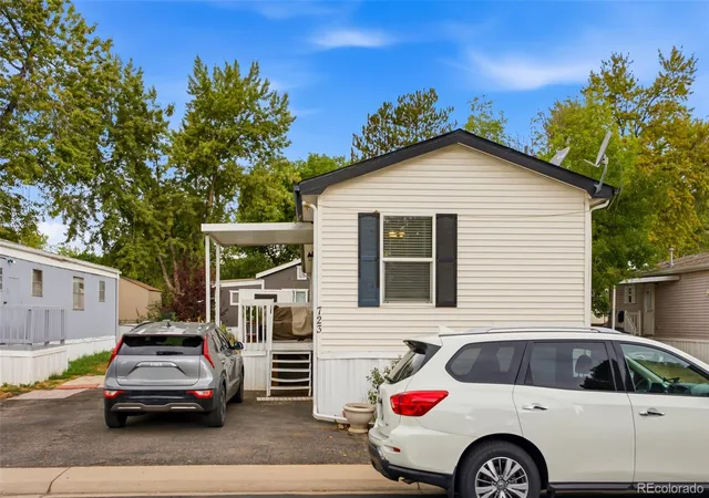 Photo 2 of Manufactured home for sale at 723 Cardinal Dr, Lafayette, CO 80026 | MLS# 3049854 | Listing updated on 2026-08-31