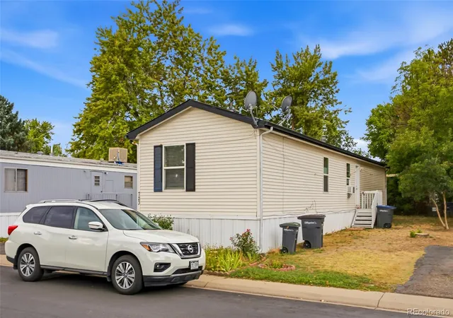 Photo 2 of Manufactured home for sale at 723 Cardinal Dr, Lafayette, CO 80026 | MLS# 3049854 | Listing updated on 2026-08-31