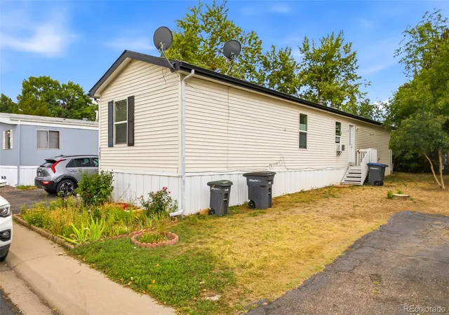 Photo 3 of Manufactured home for sale at 723 Cardinal Dr, Lafayette, CO 80026 | MLS# 3049854 | Listing updated on 2026-08-31