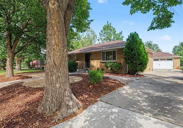 2nd image of 2370 Kingston St, Aurora, CO 80010 | MLS# 3450709