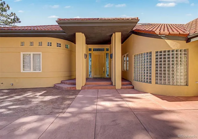 Photo 3 of Single family home for sale at 935 Castle Ridge Rd, Golden, CO 80401 | MLS# 9740979 | Listing updated on 2026-10-08