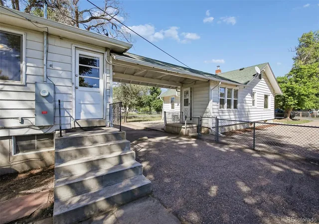 Photo 2 of Single family home for sale at 863 Fenton St, Lakewood, CO 80214 | MLS# 2092673 | Listing updated on 2026-09-29