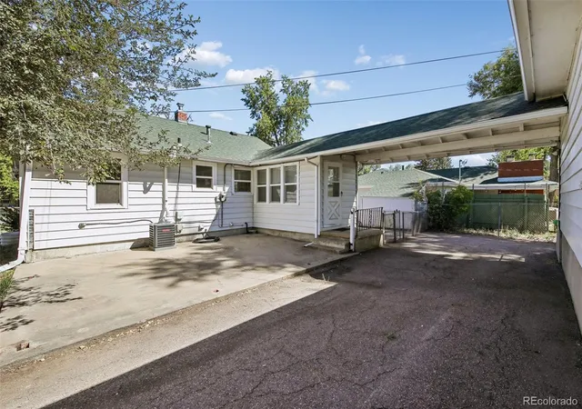 Photo 3 of Single family home for sale at 863 Fenton St, Lakewood, CO 80214 | MLS# 2092673 | Listing updated on 2026-09-29