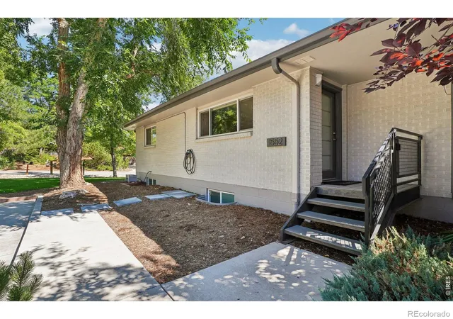 Photo 1 of Townhouse for sale at 1552 Oak Ave, Boulder, CO 80304 | MLS# IR1067390 | Listing updated on 2026-09-23