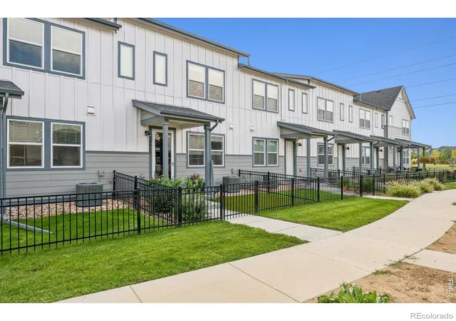 Photo 2 of Townhouse for sale at 2865 Bear Springs Cir, Longmont, CO 80503 | MLS# IR1067398 | Listing updated on 2026-10-21
