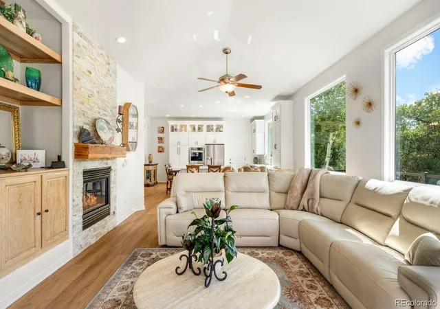 Photo 3 of Single family home for sale at 6653 Bright Water Trl, Littleton, CO 80125 | MLS# 4042121 | Listing updated on 2026-09-05