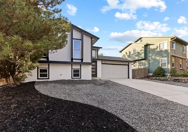 Photo 2 of Sale Pending at 18842 E Oregon Dr, Aurora, CO 80017 | MLS# 1636940 | Listing updated on 2026-09-04