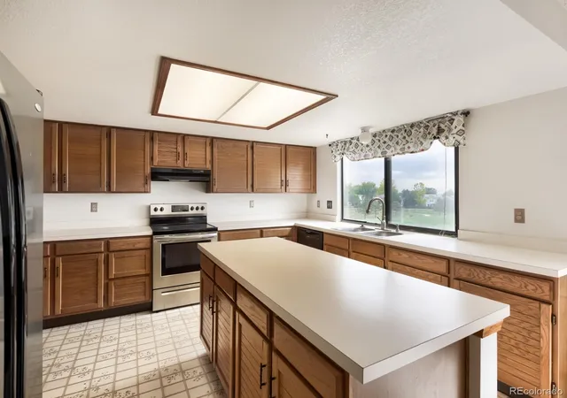 Photo 4 of Single family home for sale at 12158 W Park Hill Pl, Littleton, CO 80127 | MLS# 7302072 | Listing updated on 2026-10-22