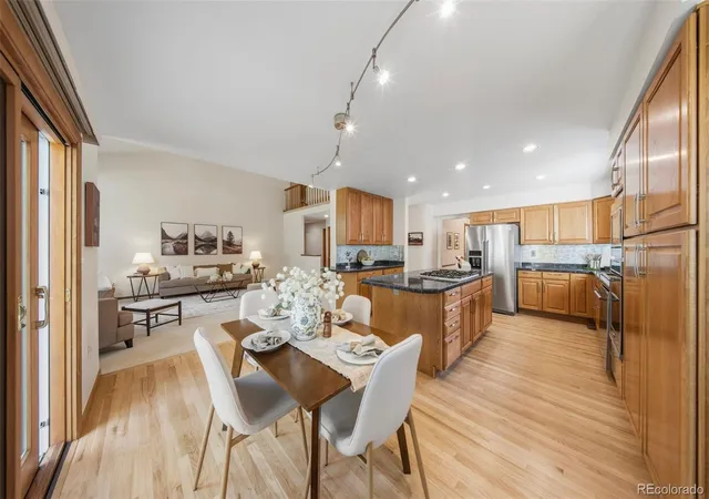 Photo 3 of Sale Pending at 7 Bridlegate Ln, Littleton, CO 80127 | MLS# 9821114 | Listing updated on 2026-09-14