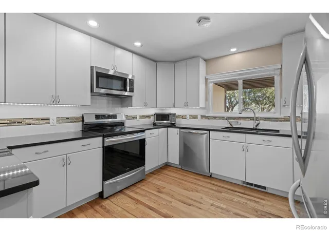 Photo 4 of Townhouse for sale at 1415 Bradley Dr, Boulder, CO 80305 | MLS# IR1067444 | Listing updated on 2026-10-14