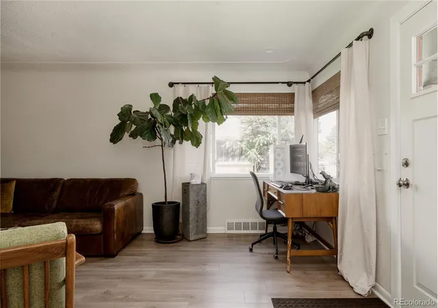 Photo 3 of Single family home for sale at 3233 Jasmine St, Denver, CO 80207 | MLS# 8396428 | Listing updated on 2026-08-28