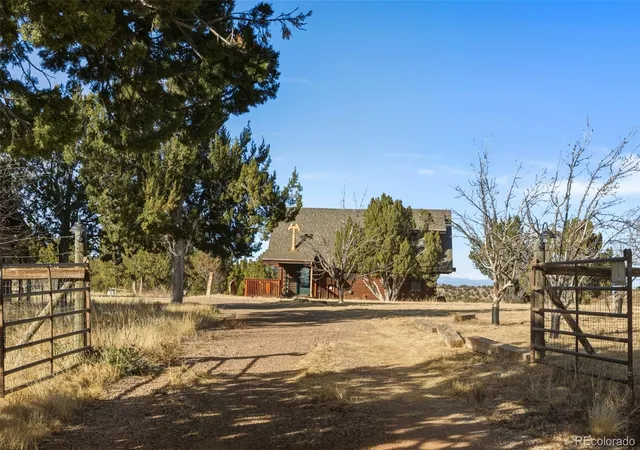 Photo 4 of Single family home for sale at 2925 Siloam Rd, Pueblo, CO 81005 | MLS# 8175747 | Listing updated on 2026-10-08