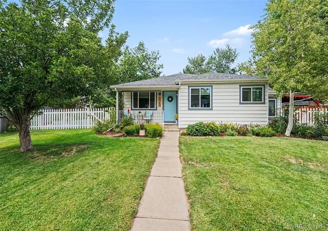 Single family home for sale at 2161 W Fair Cir, Littleton, CO 80120 | MLS# 1818723