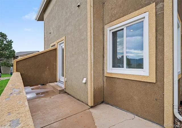 Listing Photo 2 - Condo for sale in building located at 1050 Magic Lamp Wy, Monument, CO 80132 - Unit #E