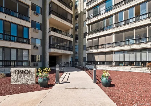 Listing Photo 2 - Condo for sale in building located at 13901 E Marina Dr, Aurora, CO 80014 - Unit #102