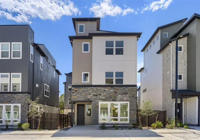 Photo 1 of Single family home for sale at 10978 E Hinsdale Cir, Centennial, CO 80112 | MLS# 3876527 | Listing updated on 2026-08-31