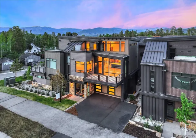 Photo 1 of Single family home for sale at 318 S 2nd Ave, Frisco, CO 80443 | MLS# 2093172 | Listing updated on 2026-08-29
