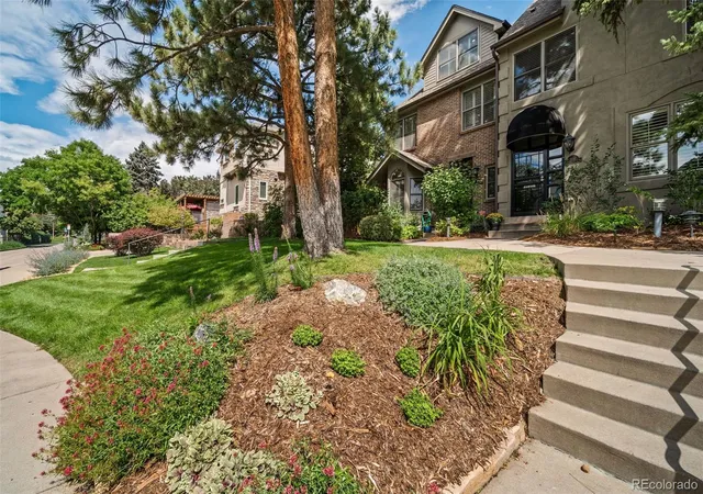 Photo 2 of Townhouse for sale at 124 Jackson St, Denver, CO 80206 | MLS# 1980088 | Listing updated on 2026-08-30