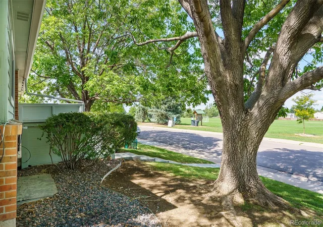 Photo 4 of Townhouse for sale at 3147 E Long Cir, Centennial, CO 80122 | MLS# 1616231 | Listing updated on 2026-09-02