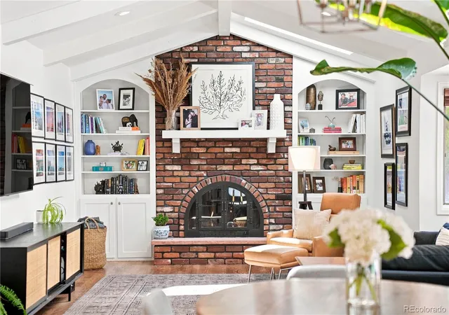Photo 2 of Single family home for sale at 4075 S Poplar Wy, Denver, CO 80237 | MLS# 1669392 | Listing updated on 2026-09-06